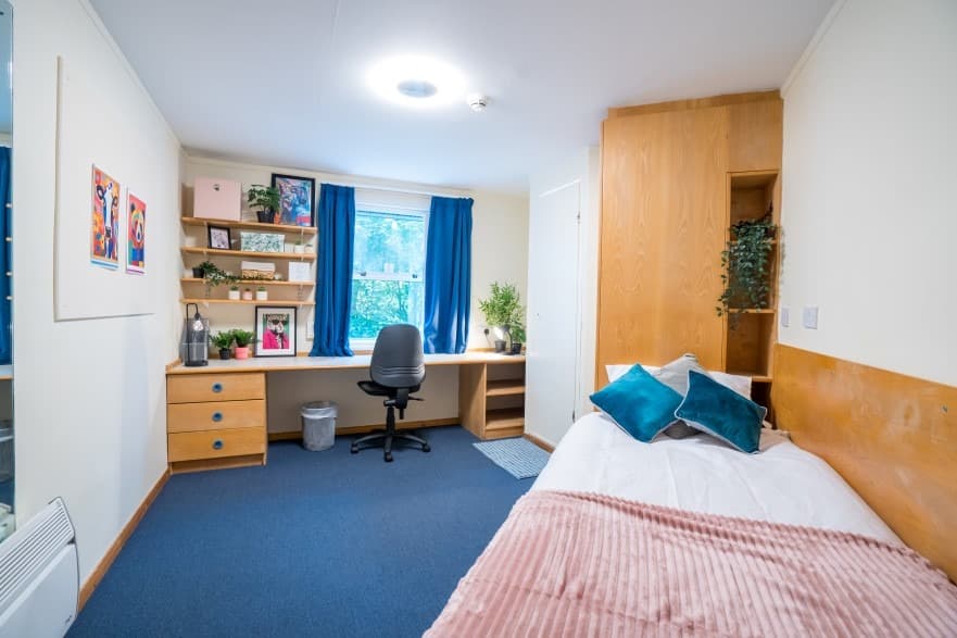 Peverell – peverell large ensuite bedroom